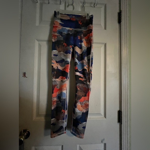COPY - Fabletics anywhere high waisted 7/8 leggings size XXSMALL - Picture 8 of 9